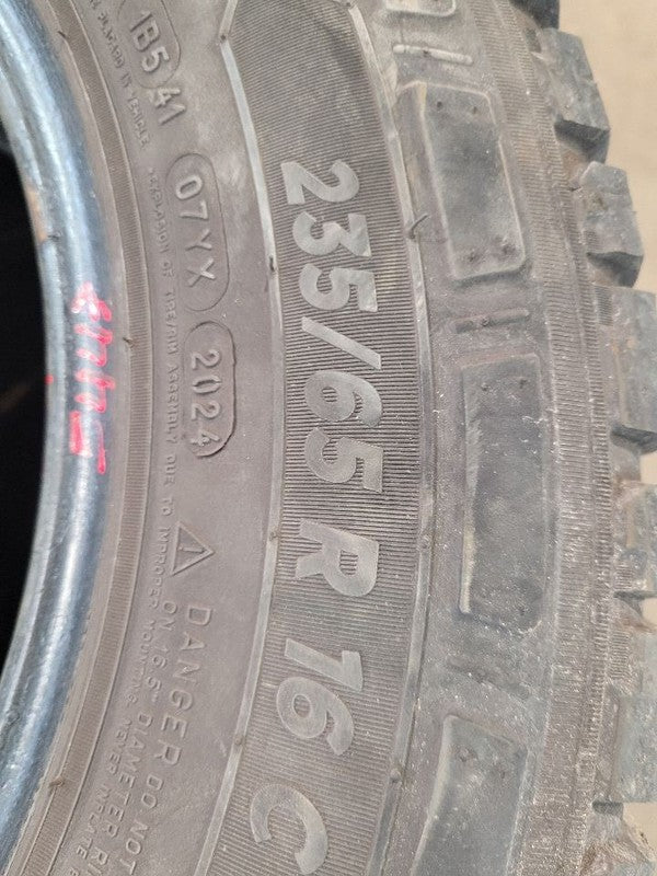 4 Used Tires 235-65-16 Michelin 11/32 662239