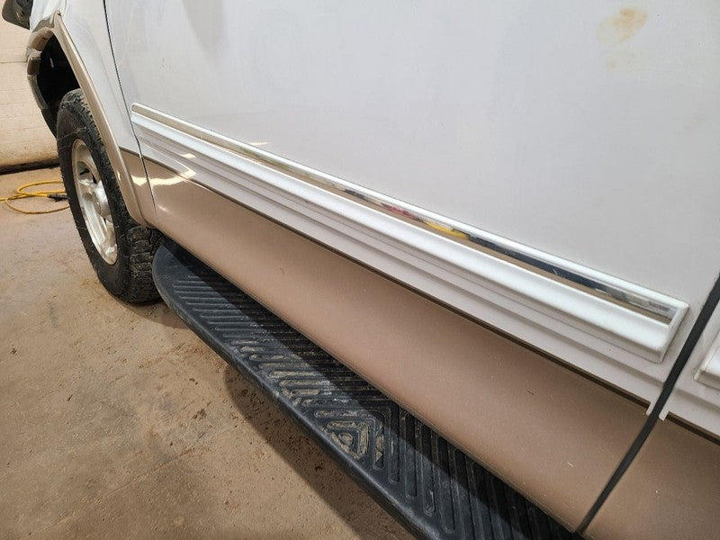 F150      1998 Door Moulding Front 663124