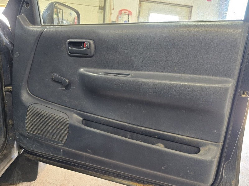 T100      1993 Front Door Trim Panel 638180