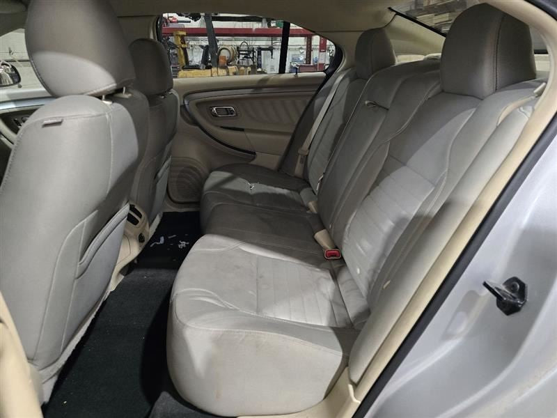 TAURUS    2015 Seat Belt Rear 585602
