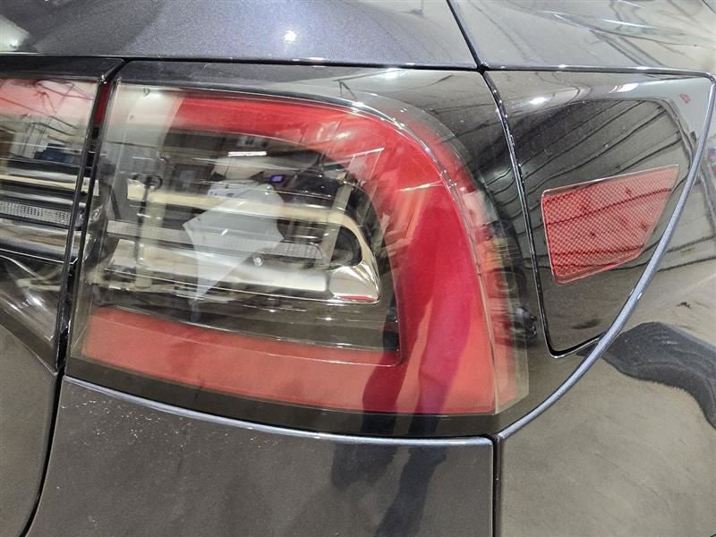 TESLA 3   2023 Quarter Mounted Passenger Side Tail Light 577749