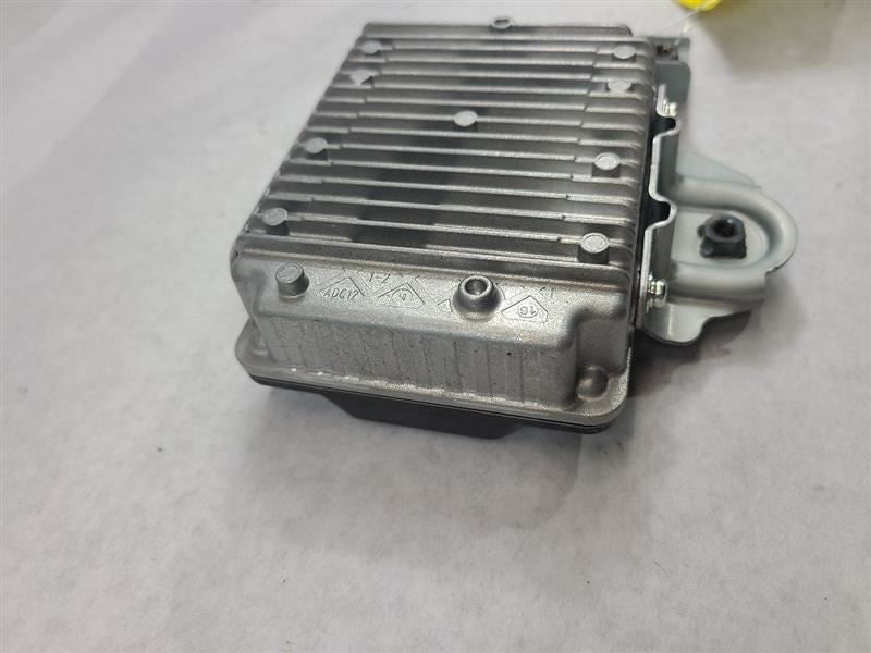 Conv/Invert/Charger Center Console ID 38500TG7A11 Fits 16-22 PILOT 608