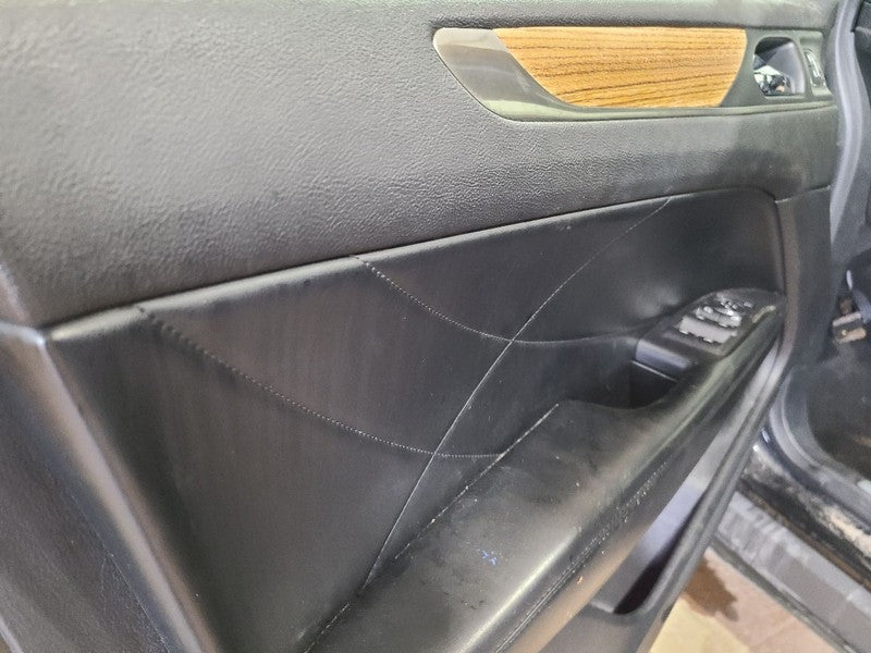 MKC       2015 Front Door Trim Panel 676553