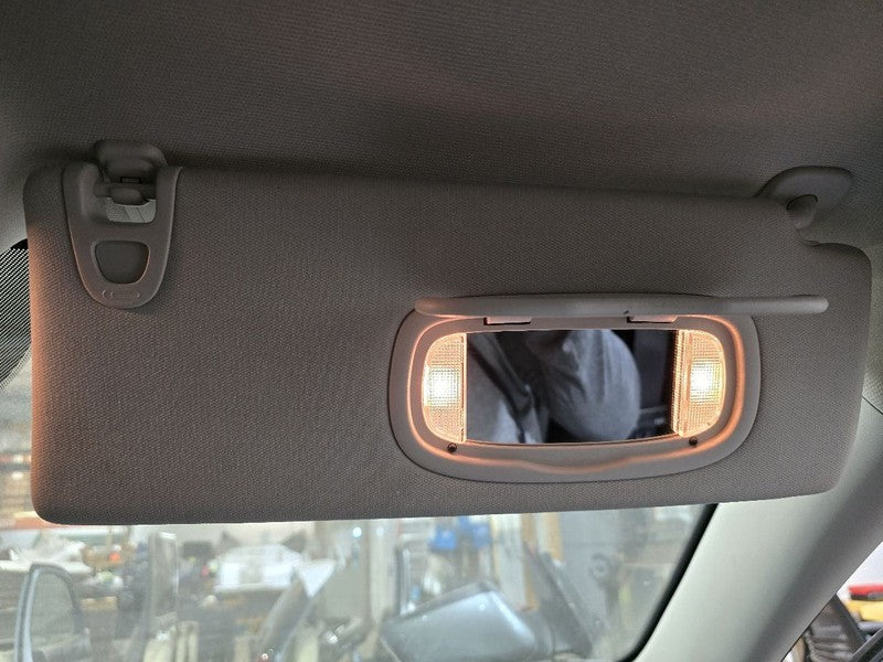 Passenger Right Sun Visor Illuminated Fits 14-18 CHEROKEE 629573