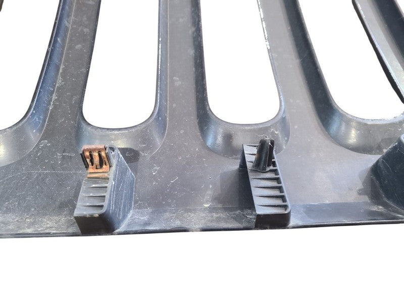 Grille VIN W 6th Digit Jk Body With Grille Inserts Fits 14-18 WRANGLER