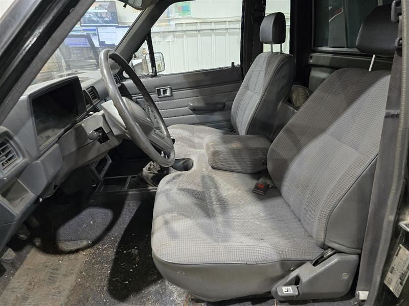 TTOYOTA   1987 Seat Belt Front 587185