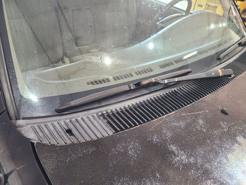 T100      1996 Cowl 676227