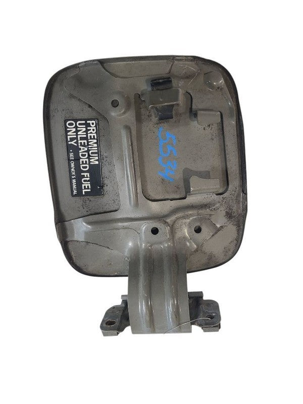 LX470     2000 Fuel Filler Door 667802