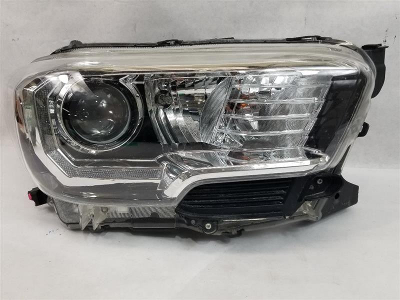 Passenger Side RH TACOMA    2020 Headlight 539568