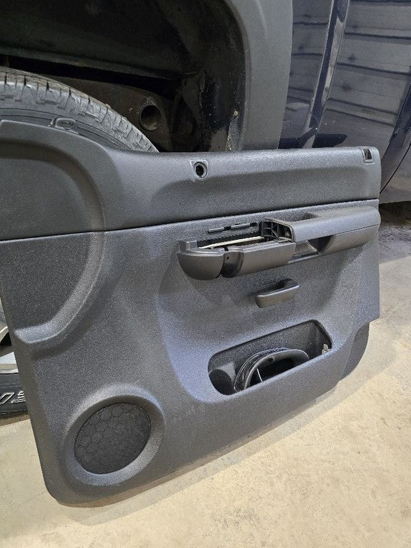SILVRDO15 2009 Front Door Trim Panel 634880