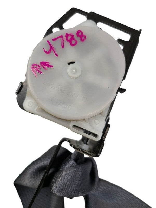 GX470     2003 Seat Belt Rear 601630