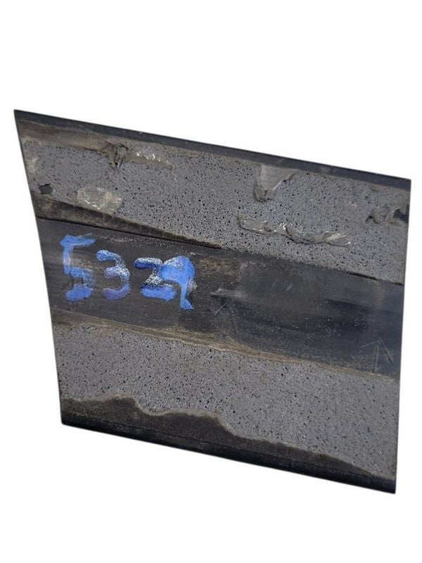 T100      1998 Fender Moulding 653985