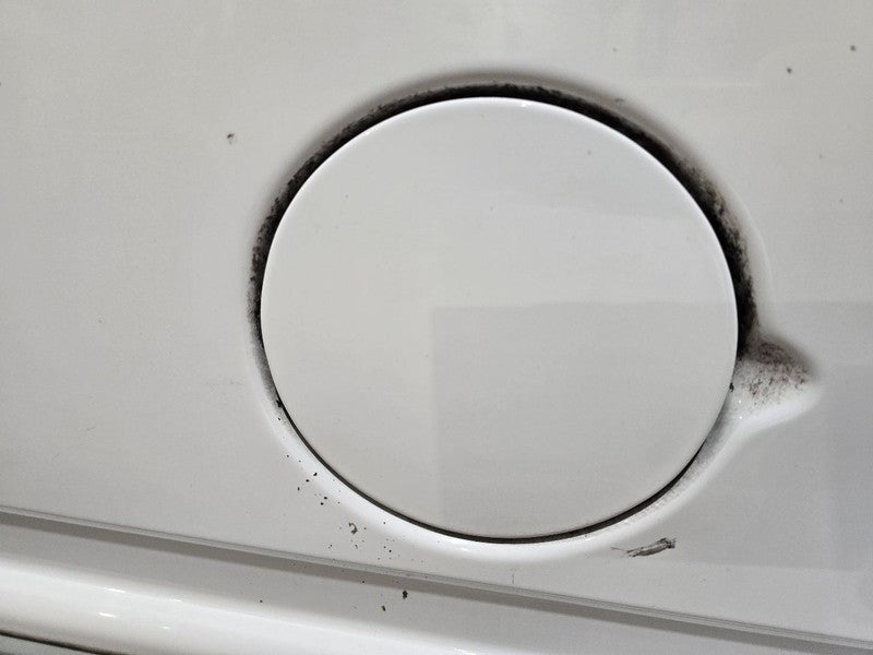 SUBGM1500 1997 Fuel Filler Door 645352
