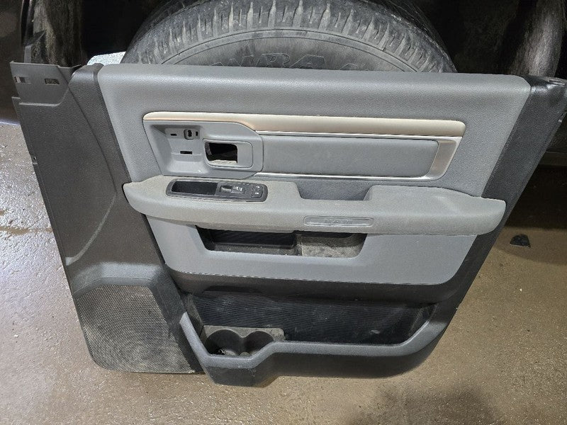 RAM1500   2016 Front Door Trim Panel 620335