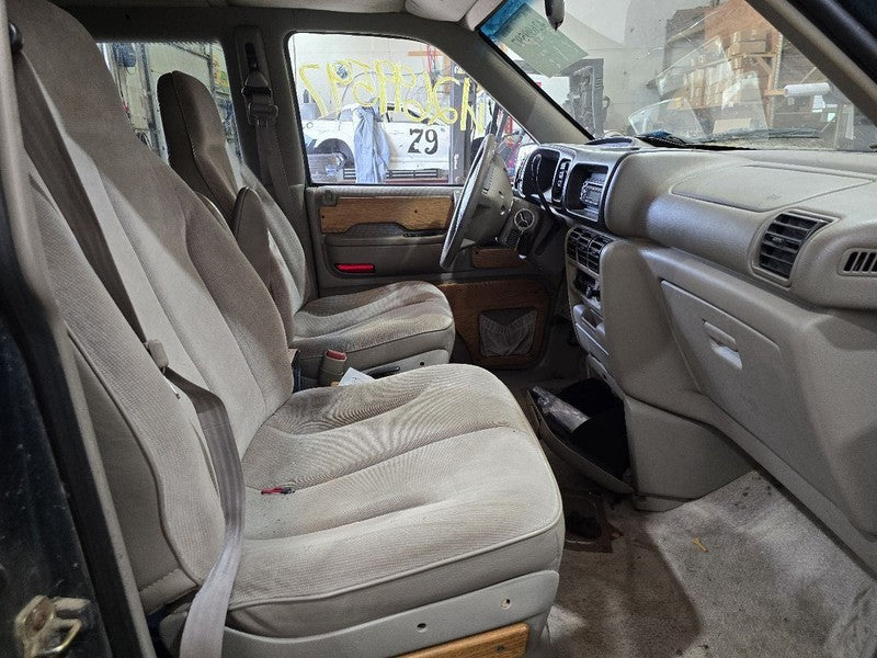 CARAVAN   1995 Seat Belt Front 642090