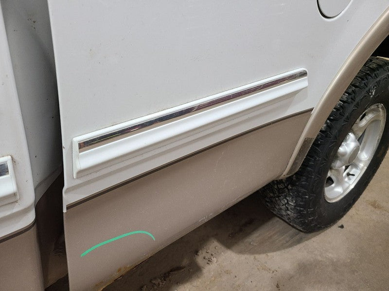F150      1998 Quarter Moulding 663128