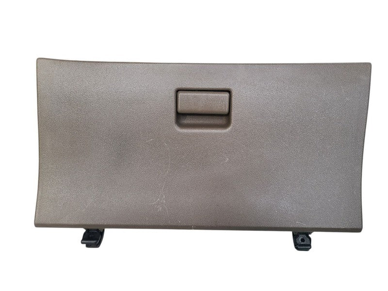T100      1996 Glove Box 676242