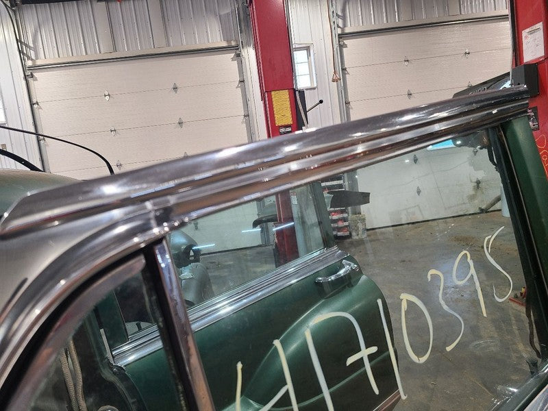 BUICK     1951 Door Moulding Front 656427