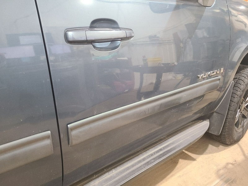 Passenger Front Door Thru 11/14/10 Fits 07-11 AVALANCHE 1500 670108