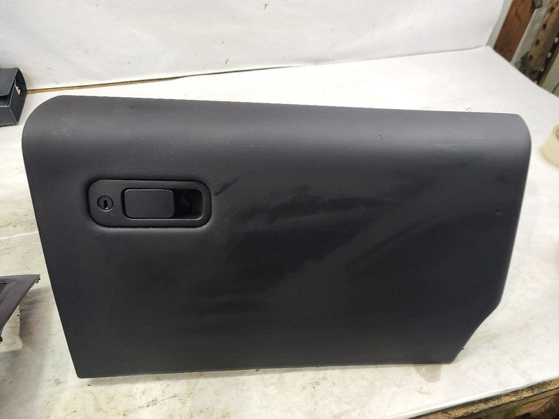 MKT       2013 Glove Box 633395