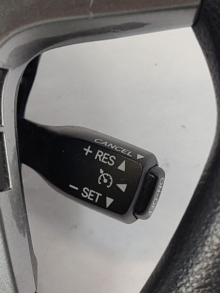 HIGHLANDR 2011 Steering Wheel 557212