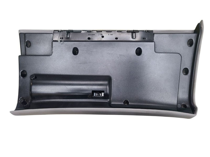 LESABRE   2005 Glove Box 680673