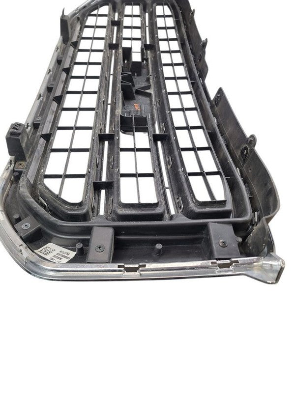 Grille Chrome Surround SLE Fits 15-20 YUKON 660920