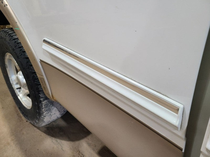 F150      1998 Quarter Moulding 663129
