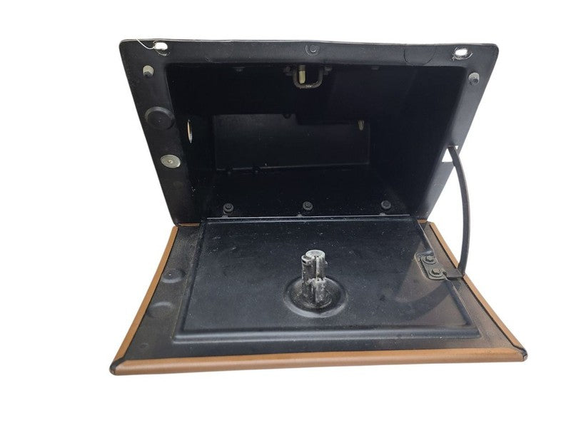 OLDS-SW   1988 Glove Box 677795