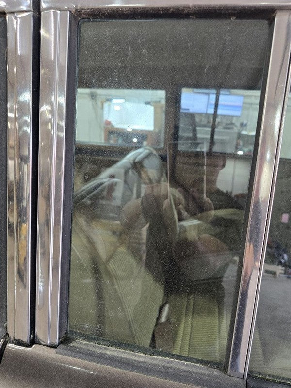 Passenger Rear Door Vent Glass With Frame Fits 87-91 GRAND WAGONEER 64