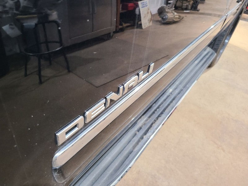 YUKON     2011 Door Moulding Front 671829