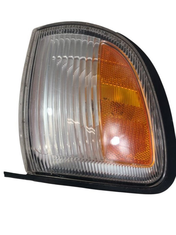 Passenger Corner/Park Light Fender Mounted Fits 99-00 INFINITI QX4 658