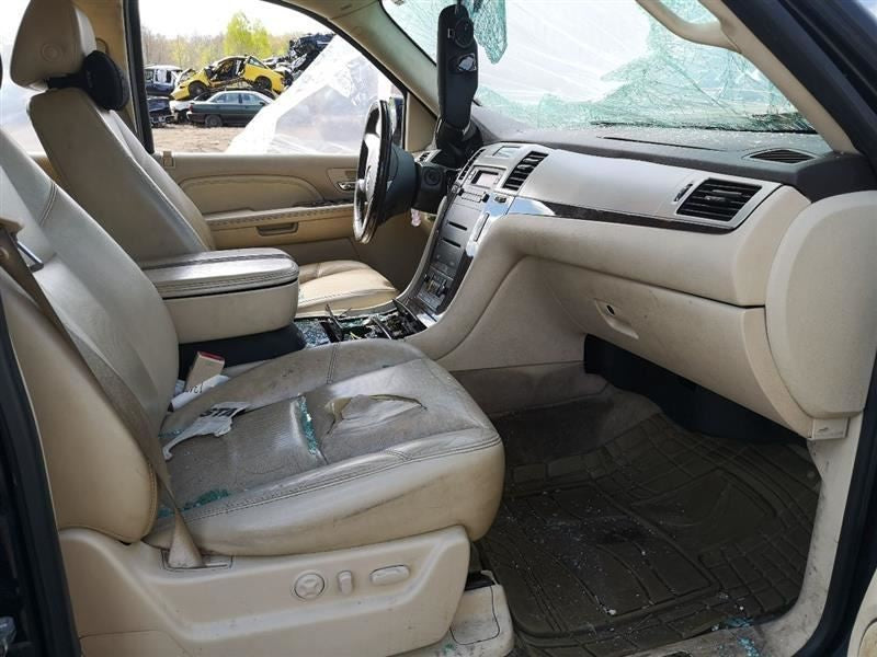Passenger Tail Light Without Premium Collection Fits 07-14 ESCALADE 26