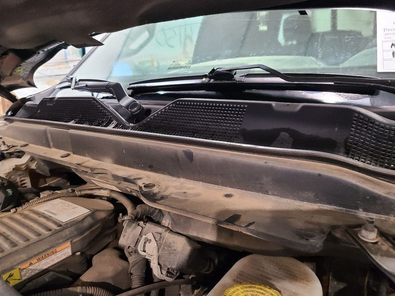 RAM3500   2022 Cowl 664384
