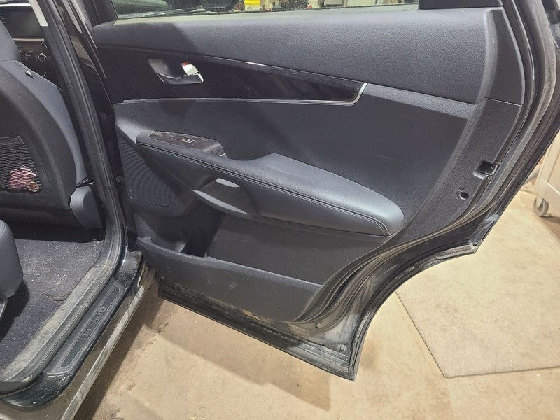 Passenger Rear Side Door Thru 06/03/18 Fits 16-19 SORENTO 655389