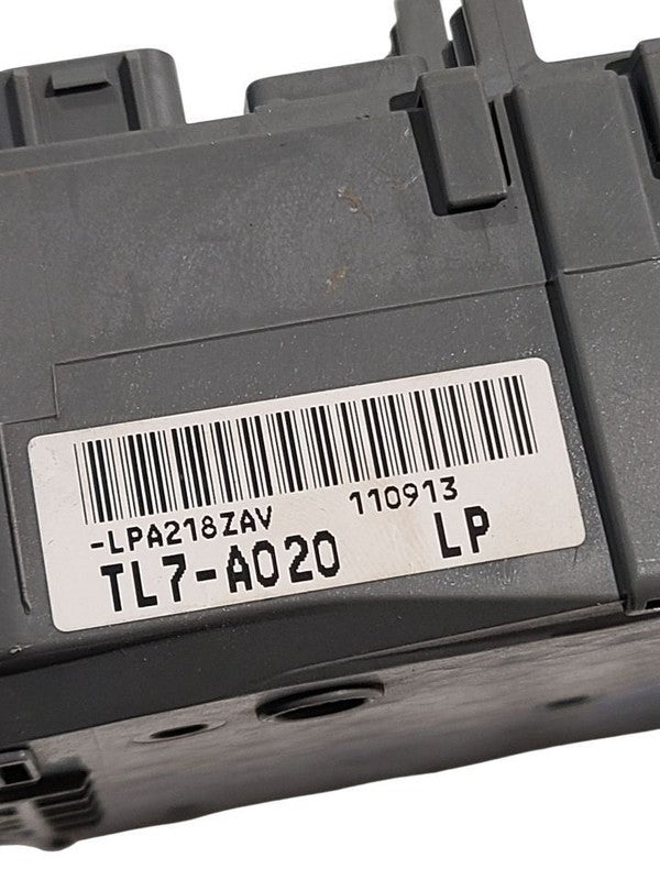 TSX       2012 Fuse Box Cabin 649135