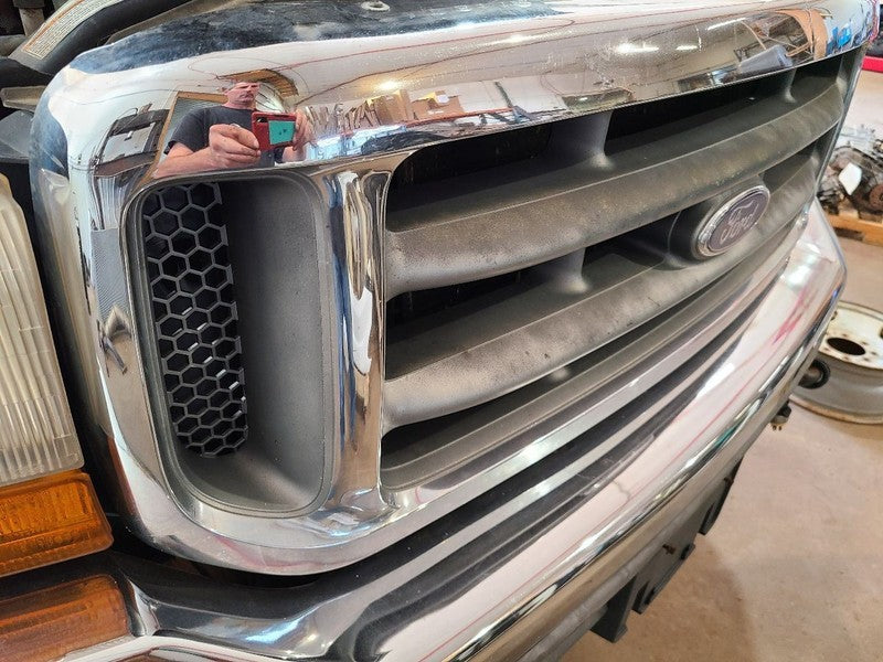 Grille Chrome Surround With Painted Bars Fits 99-04 FORD F250SD PICKUP