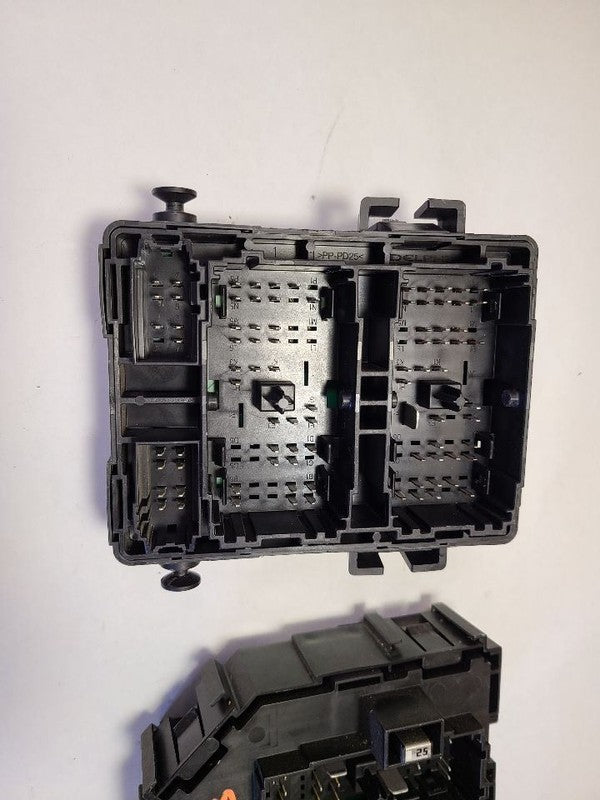 YUKON     2007 Fuse Box Cabin 624137