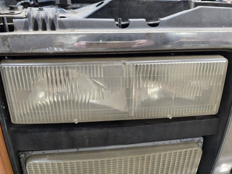 Passenger Headlight Composite Fits 90-02 CHEVROLET 3500 PICKUP 612054
