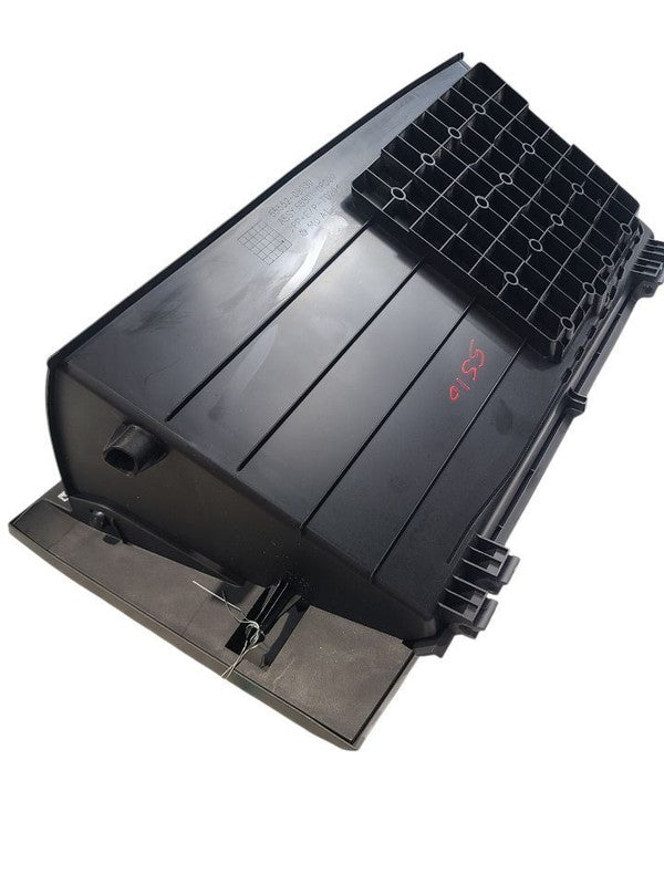 SIENNA    2019 Glove Box 670052
