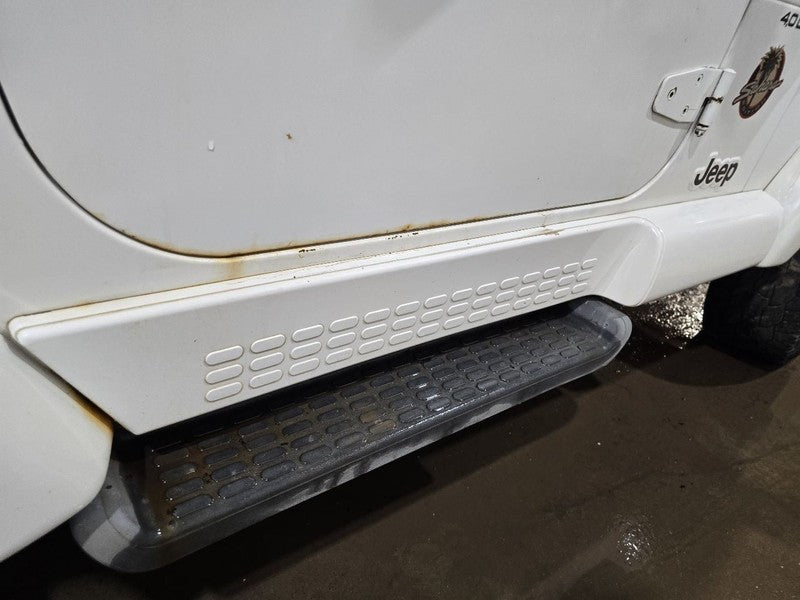 WRANGLER  2001 Rocker Panel Moulding 612763