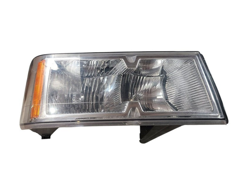 Passenger Headlight With Xtreme Opt V4A Fits 05-08 COLORADO 642877