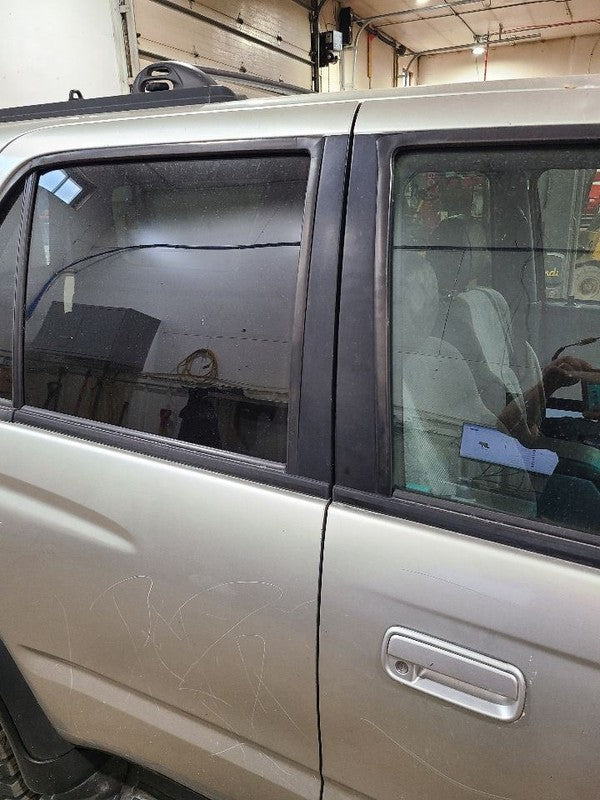 Passenger Rear Side Door SR5 Privacy Tint Glass Fits 96-02 4 RUNNER 66
