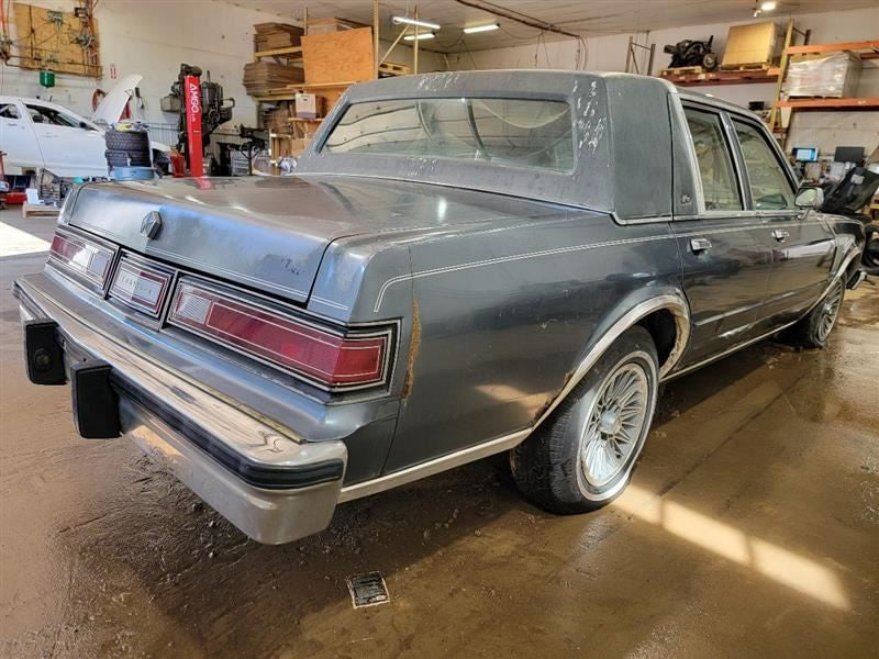 FRONT FIFTH AVE 1985 Center Lap Belt Seat Belt Front 556862