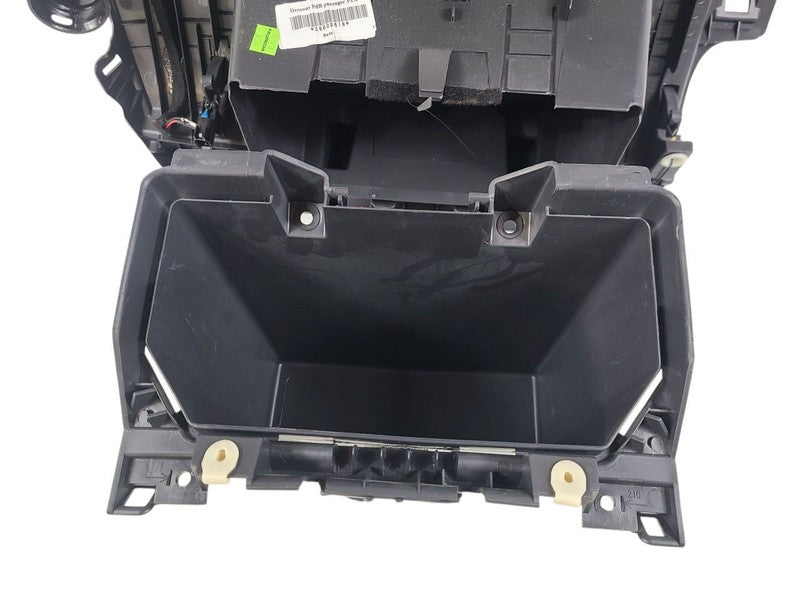 C30       2013 Glove Box 645153