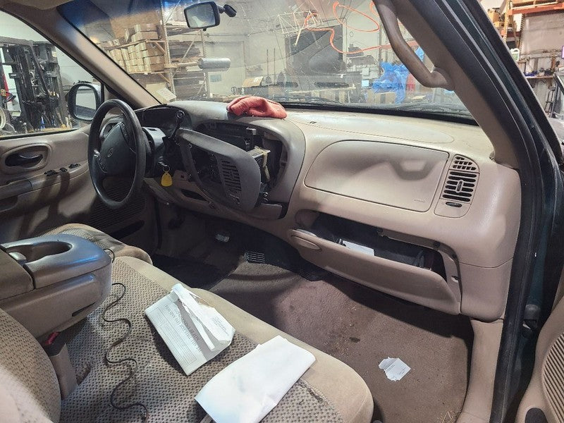 F150      1999 Front Door Trim Panel 652311