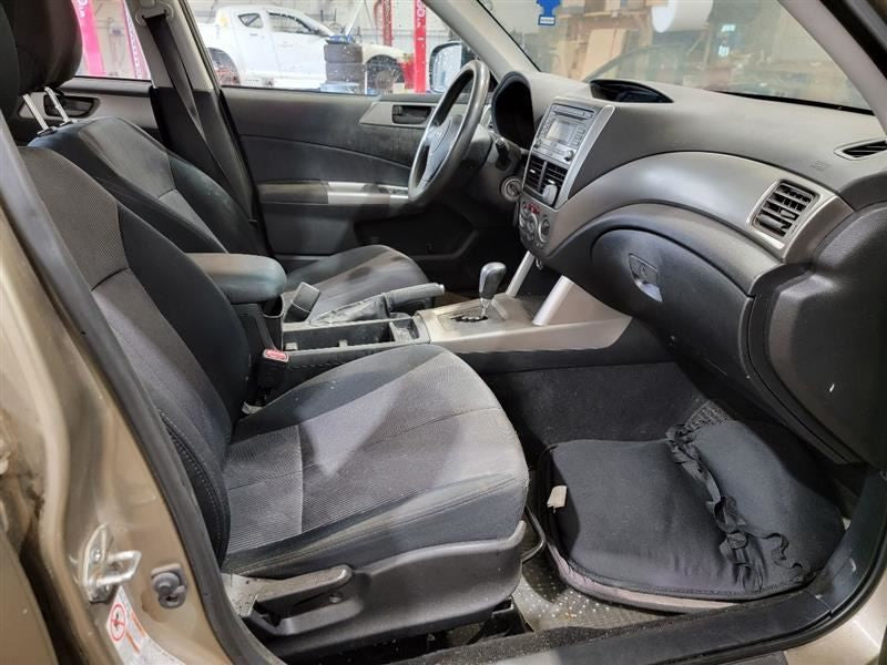 FORESTER  2009 Owners Manual 556825