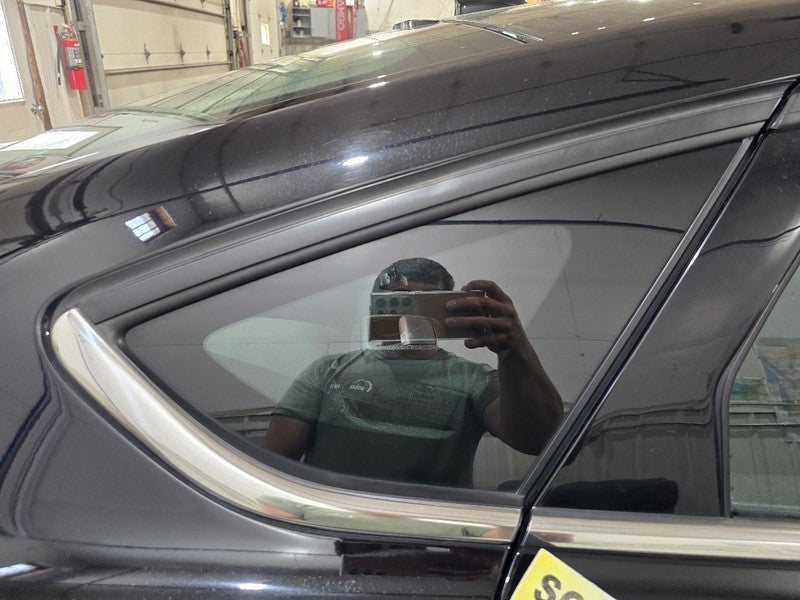 Passenger Quarter Glass Chrome On Bottom Only Fits 13-20 FUSION 636119