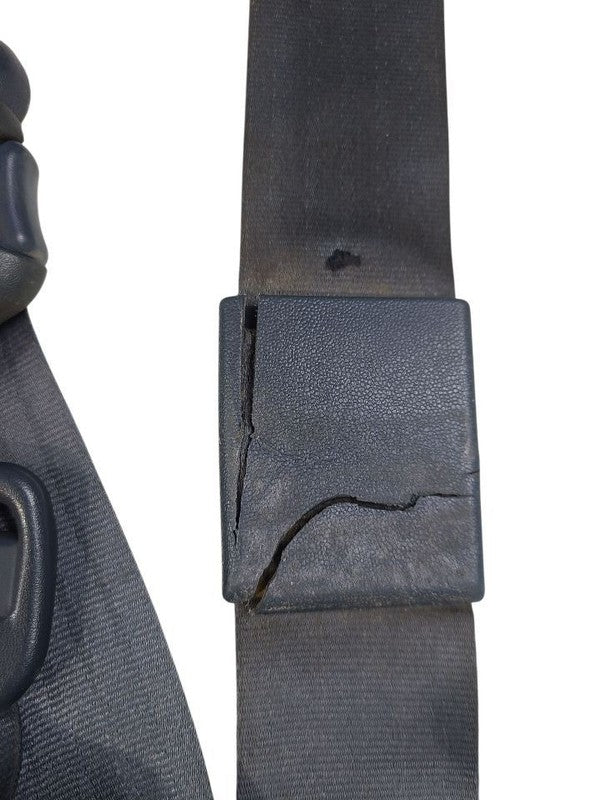T100      1993 Seat Belt Front 638182