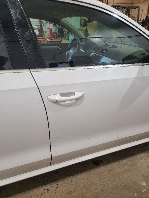 Passenger Front Door Electric Without Memory Fits 13-15 PASSAT 666853